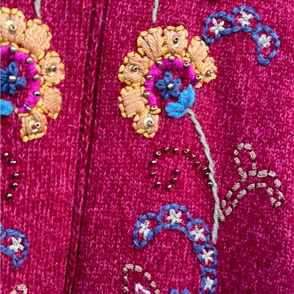 VINTAGE Alfred Dunner Embroidered Turtleneck Sweater in Maroon - Picture 5 of 9